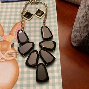 Kendra Scott necklace and matching earrings. No scratches or flaws.